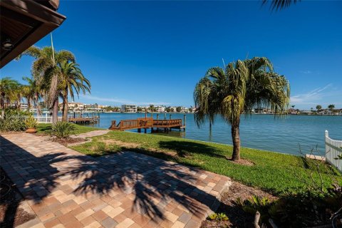 House in North Redington Beach, Florida 3 bedrooms, 206.61 sq.m. № 1791692 - photo 29