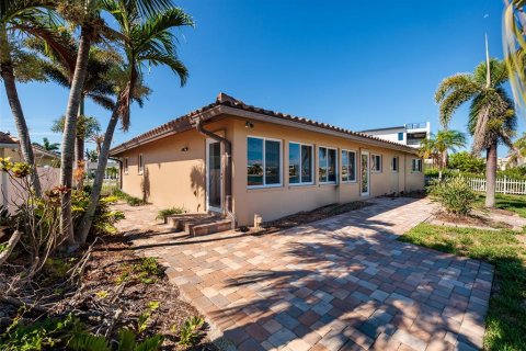 House in North Redington Beach, Florida 3 bedrooms, 206.61 sq.m. № 1791692 - photo 30