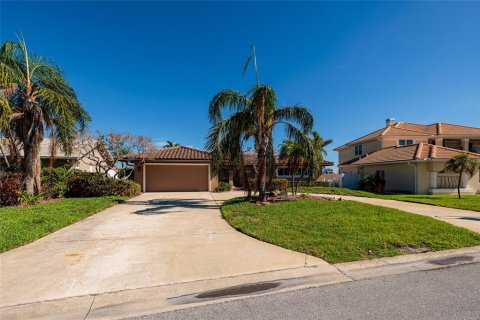 House in North Redington Beach, Florida 3 bedrooms, 206.61 sq.m. № 1791692 - photo 11