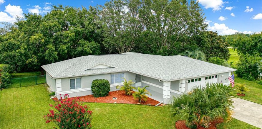 House in Ocala, Florida 3 bedrooms, 148.92 sq.m. № 1894577