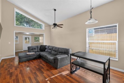 House in Apopka, Florida 3 bedrooms, 114.08 sq.m. № 2210405 - photo 5