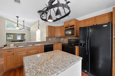 House in Apopka, Florida 3 bedrooms, 114.08 sq.m. № 2210405 - photo 4