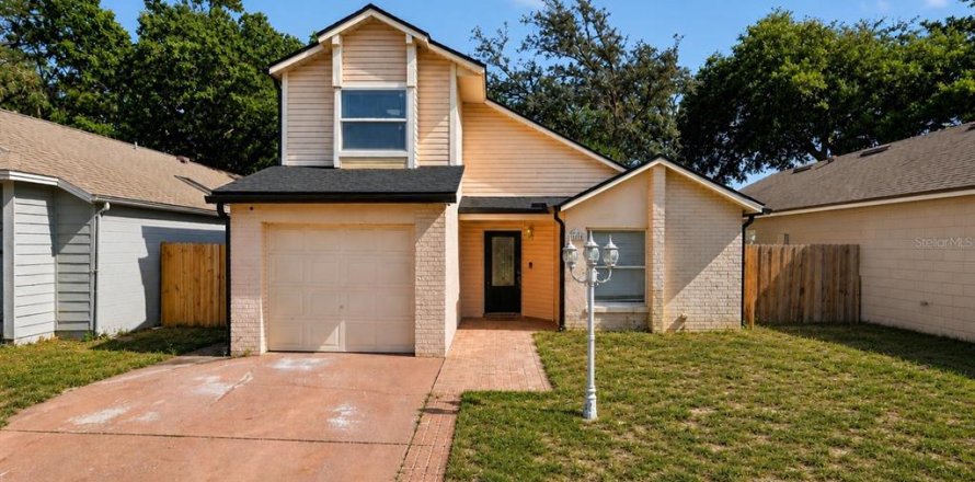 House in Apopka, Florida 3 bedrooms, 114.08 sq.m. № 2210405