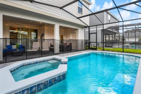 House in Davenport, Florida 7 bedrooms, 300.45 sq.m. № 1525268 - photo 25