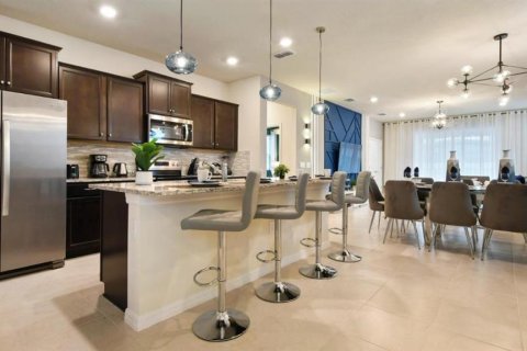 House in Davenport, Florida 7 bedrooms, 300.45 sq.m. № 1525268 - photo 2