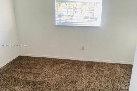 Снять в аренду таунхаус в Хомстед, Флорида 3 спальни, 147.16м2, № 1961713 - фото 10