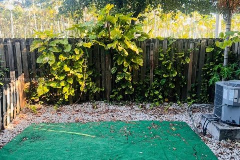 Снять в аренду таунхаус в Хомстед, Флорида 3 спальни, 147.16м2, № 1961713 - фото 8