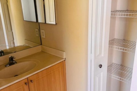 Снять в аренду таунхаус в Хомстед, Флорида 3 спальни, 147.16м2, № 1961713 - фото 11