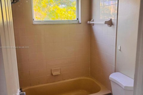 Снять в аренду таунхаус в Хомстед, Флорида 3 спальни, 147.16м2, № 1961713 - фото 12