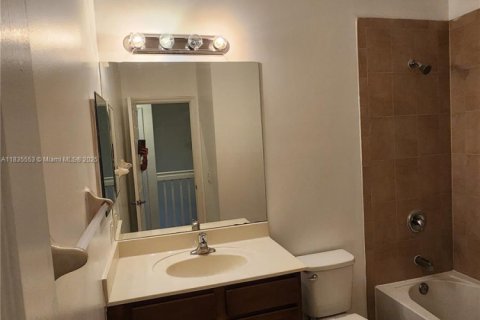 Снять в аренду таунхаус в Хомстед, Флорида 3 спальни, 147.16м2, № 1961713 - фото 14