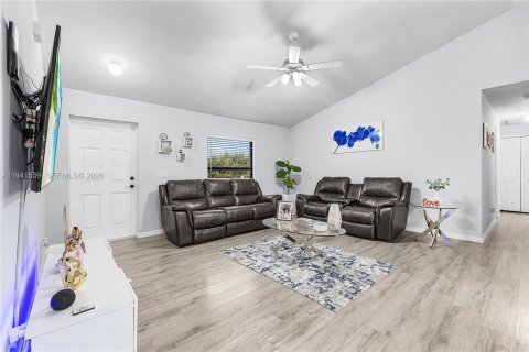 Villa ou maison à vendre à Cape Coral, Floride: 4 chambres, 152.55 m2 № 2000164 - photo 4