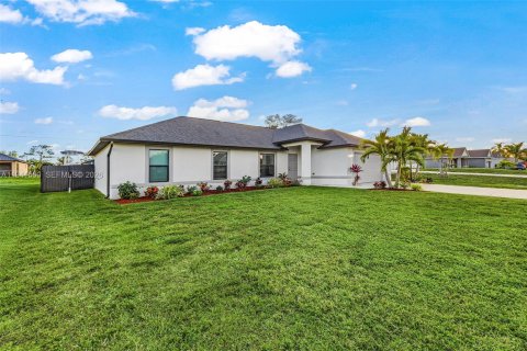 Villa ou maison à vendre à Cape Coral, Floride: 4 chambres, 152.55 m2 № 2000164 - photo 3