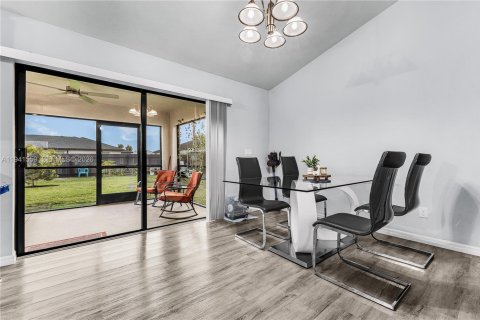 Villa ou maison à vendre à Cape Coral, Floride: 4 chambres, 152.55 m2 № 2000164 - photo 6