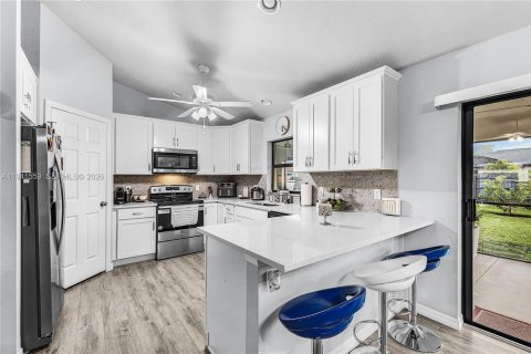 Villa ou maison à vendre à Cape Coral, Floride: 4 chambres, 152.55 m2 № 2000164 - photo 7