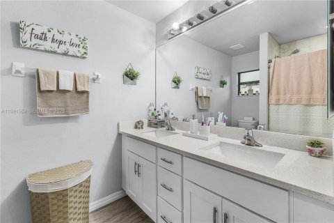 Villa ou maison à vendre à Cape Coral, Floride: 4 chambres, 152.55 m2 № 2000164 - photo 12