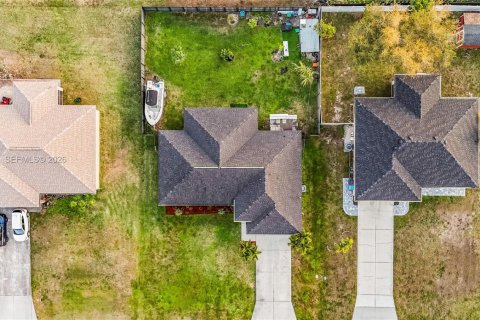 Villa ou maison à vendre à Cape Coral, Floride: 4 chambres, 152.55 m2 № 2000164 - photo 26