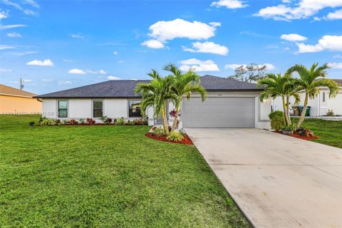 Villa ou maison à Cape Coral, Floride 4 chambres, 152.55 m2 № 2000164