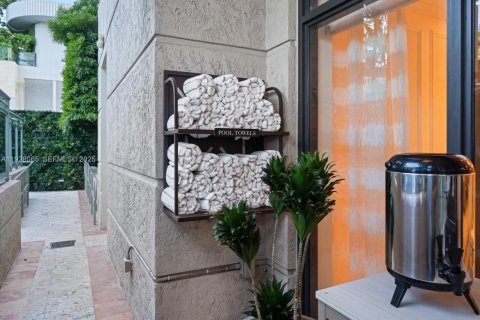 Condo in Miami, Florida, 2 bedrooms № 1988262 - photo 16