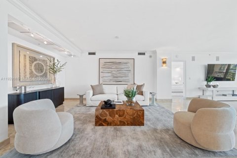 Condo in Miami, Florida, 2 bedrooms № 1988262 - photo 4