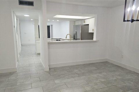 Condo in Winter Haven, Florida, 2 bedrooms  № 2236609 - photo 6