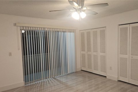 Condo in Winter Haven, Florida, 2 bedrooms  № 2236609 - photo 9