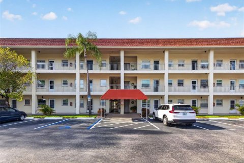 Condo in Saint Petersburg, Florida, 1 bedroom  № 2109699