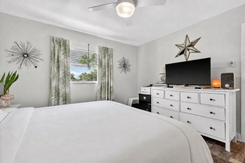 Condominio en venta en Saint Petersburg, Florida, 1 dormitorio, 54.35 m2 № 2109699 - foto 12