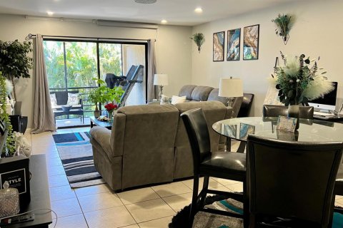 Condo in Pompano Beach, Florida, 2 bedrooms  № 2082116 - photo 11