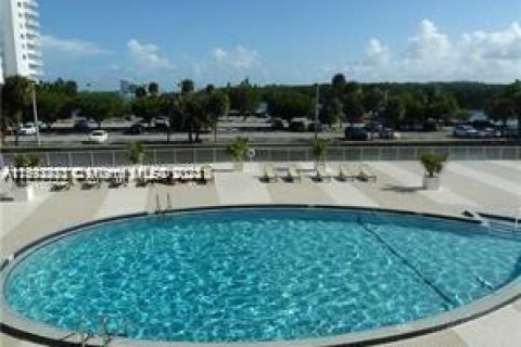 Condo in Sunny Isles Beach, Florida, 1 bedroom  № 2035314 - photo 18
