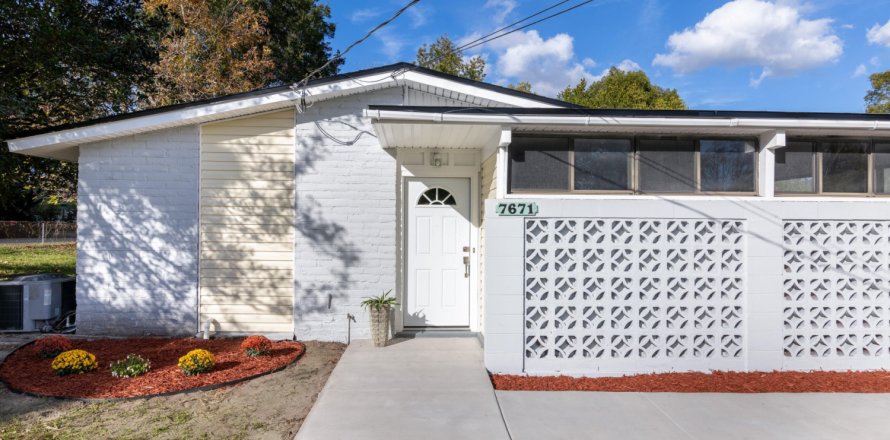 House in Jacksonville, Florida 4 bedrooms, 113.71 sq.m. № 885637