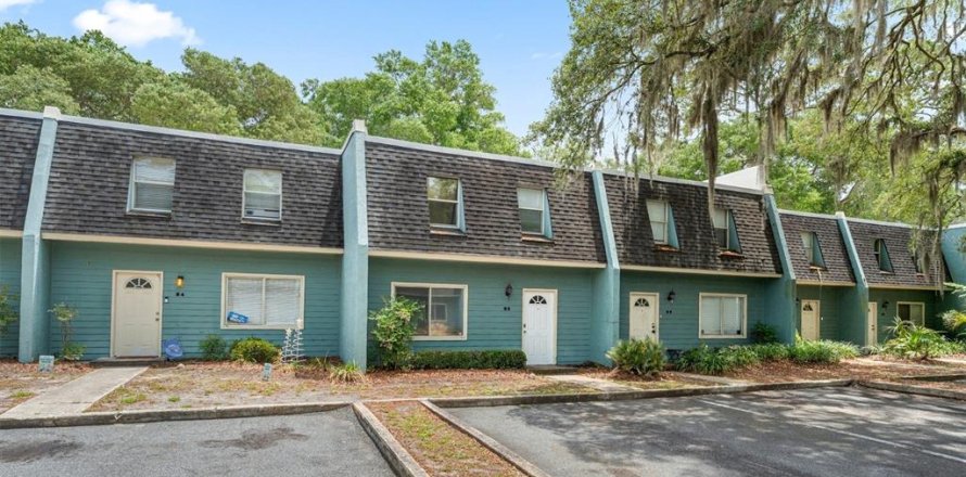 Condo à Gainesville, Floride, 4 chambres  № 2208200
