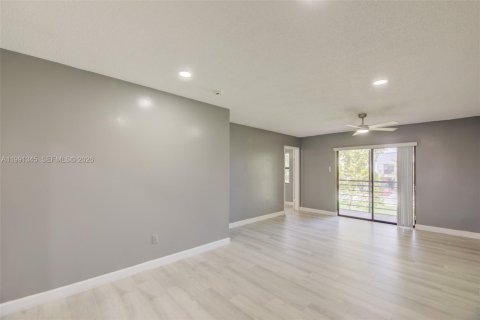 Condominio en alquiler en Miami, Florida, 2 dormitorios, 88.81 m2 № 2058776 - foto 3