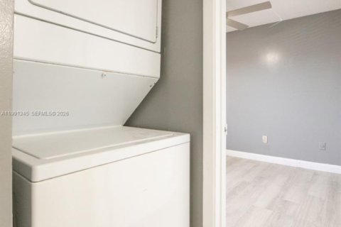 Condominio en alquiler en Miami, Florida, 2 dormitorios, 88.81 m2 № 2058776 - foto 27