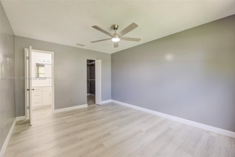 Condominio en alquiler en Miami, Florida, 2 dormitorios, 88.81 m2 № 2058776 - foto 19