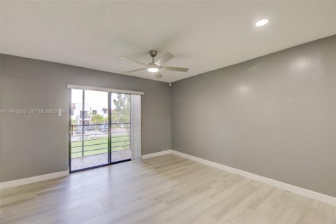 Condominio en alquiler en Miami, Florida, 2 dormitorios, 88.81 m2 № 2058776 - foto 5