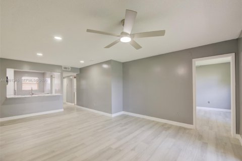 Condominio en alquiler en Miami, Florida, 2 dormitorios, 88.81 m2 № 2058776 - foto 6