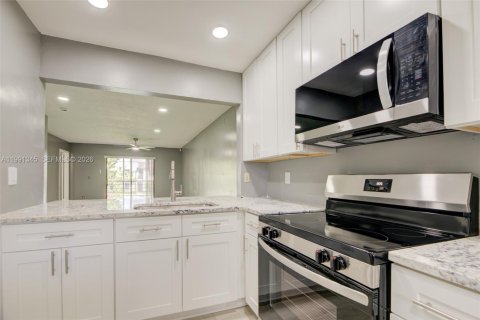 Condominio en alquiler en Miami, Florida, 2 dormitorios, 88.81 m2 № 2058776 - foto 12