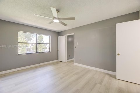 Condominio en alquiler en Miami, Florida, 2 dormitorios, 88.81 m2 № 2058776 - foto 17