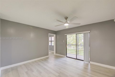 Condominio en alquiler en Miami, Florida, 2 dormitorios, 88.81 m2 № 2058776 - foto 4