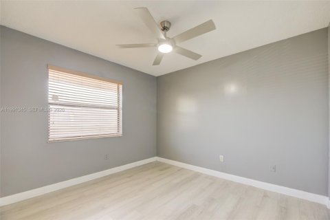 Condominio en alquiler en Miami, Florida, 2 dormitorios, 88.81 m2 № 2058776 - foto 22