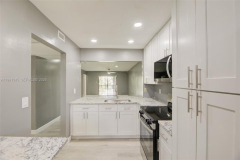 Condominio en alquiler en Miami, Florida, 2 dormitorios, 88.81 m2 № 2058776 - foto 13