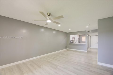 Condominio en alquiler en Miami, Florida, 2 dormitorios, 88.81 m2 № 2058776 - foto 7