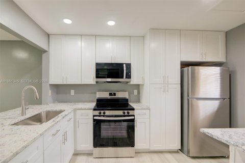 Condominio en alquiler en Miami, Florida, 2 dormitorios, 88.81 m2 № 2058776 - foto 11