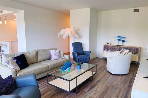 Condo in Sarasota, Florida, 2 bedrooms  № 571516 - photo 11