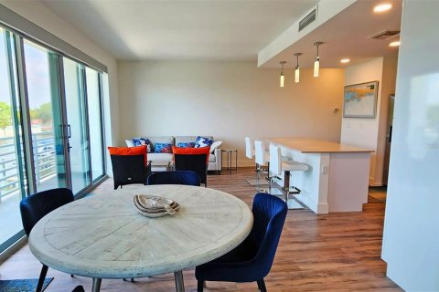 Condo in Sarasota, Florida, 2 bedrooms  № 571516 - photo 8
