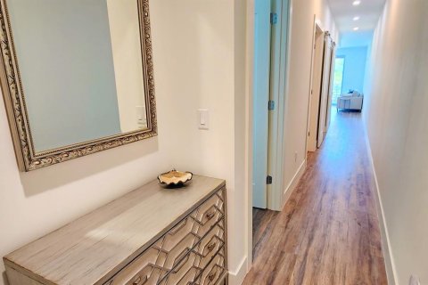 Condo in Sarasota, Florida, 2 bedrooms  № 571516 - photo 5