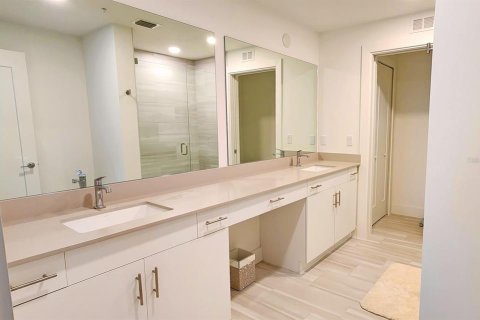 Condo in Sarasota, Florida, 2 bedrooms  № 571516 - photo 22