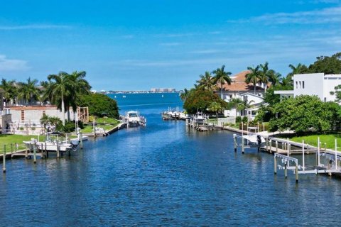 Condo in Sarasota, Florida, 2 bedrooms  № 571516 - photo 2