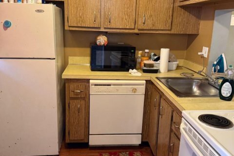 Condo in Lauderhill, Florida, 1 bedroom № 2184671 - photo 6