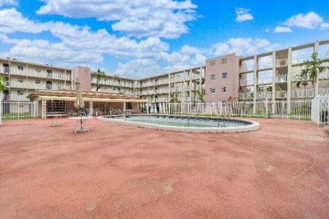 Condo in Lauderhill, Florida, 1 bedroom  № 2184671